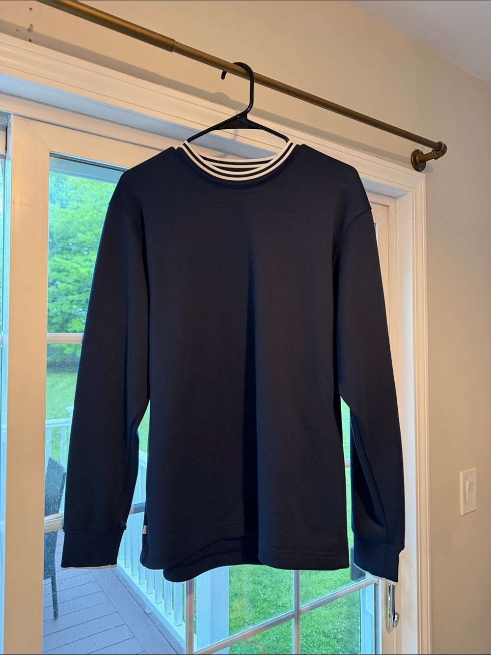 Nike Men's Navy Long-Sleeve Crewneck Shirt with Stripe Collar